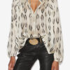 Blusa de seda con estampado gráfico Syra Blusa de seda con estampado gráfico Syra