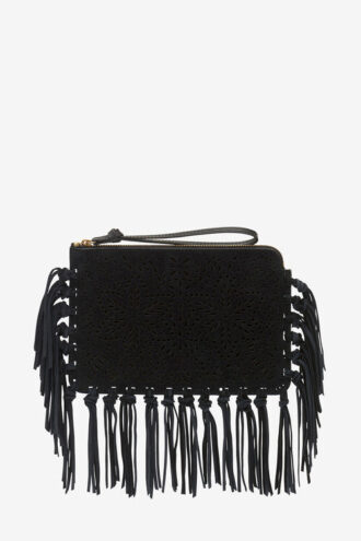 Bolso de mano plano con flecos de piel