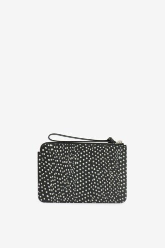 Bolso de mano plano de piel estampada