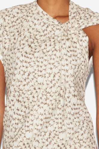 Camiseta asimétrica de Nayda
