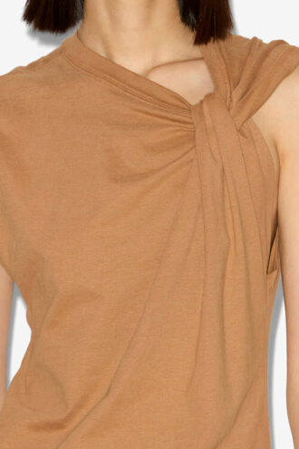 Camiseta asimétrica de Nayda