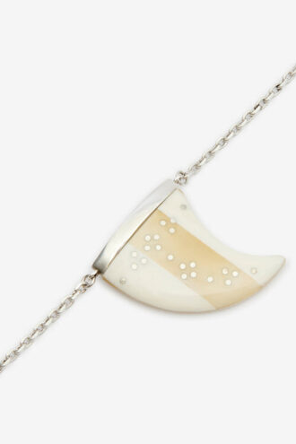 Collar con colgante de cuerno de búfalo Ellen