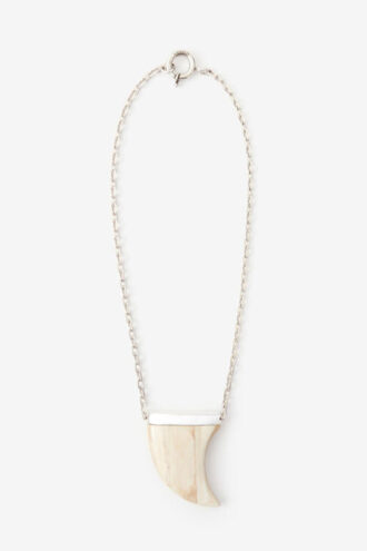 Collar con colgante de hueso Ellen