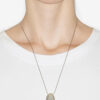 Collar con colgante Shiny Day en latón con acabado plateado Collar con colgante Shiny Day en latón con acabado plateado
