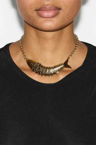 Collar gargantilla con forma de pez de río