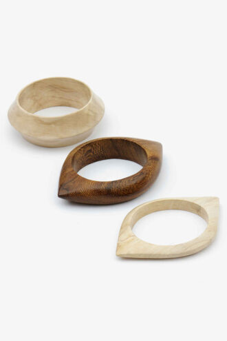 Conjunto de pulseras de madera