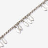 Pulsera de metal con hojas brillantes y colgantes